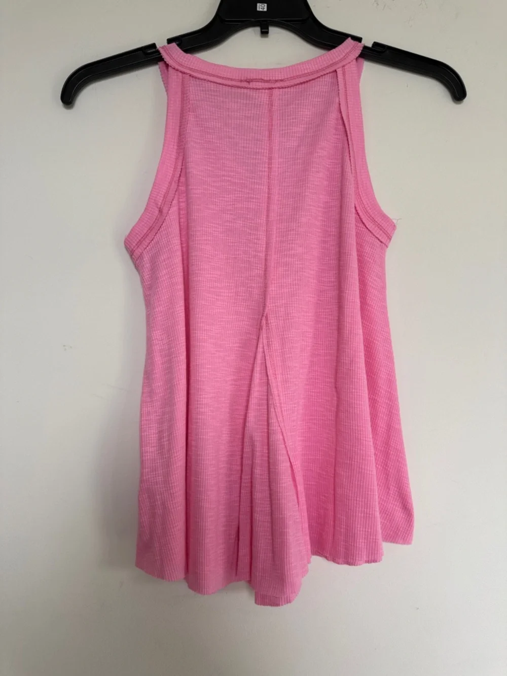LA MIEL Pink V-Neck Flowy Tank Top - Picture 4 of 6